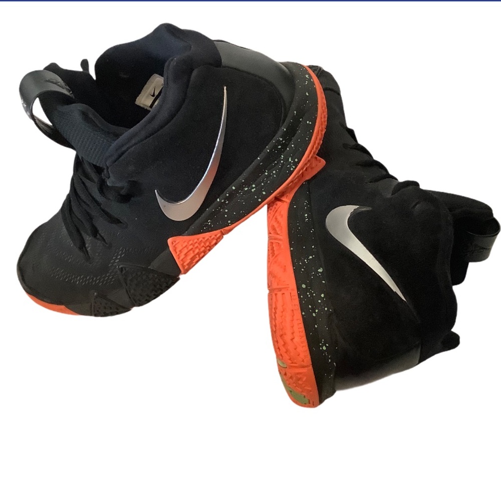 Nike Kyrie 4 Black Metallic‎ Silver 943806-010
